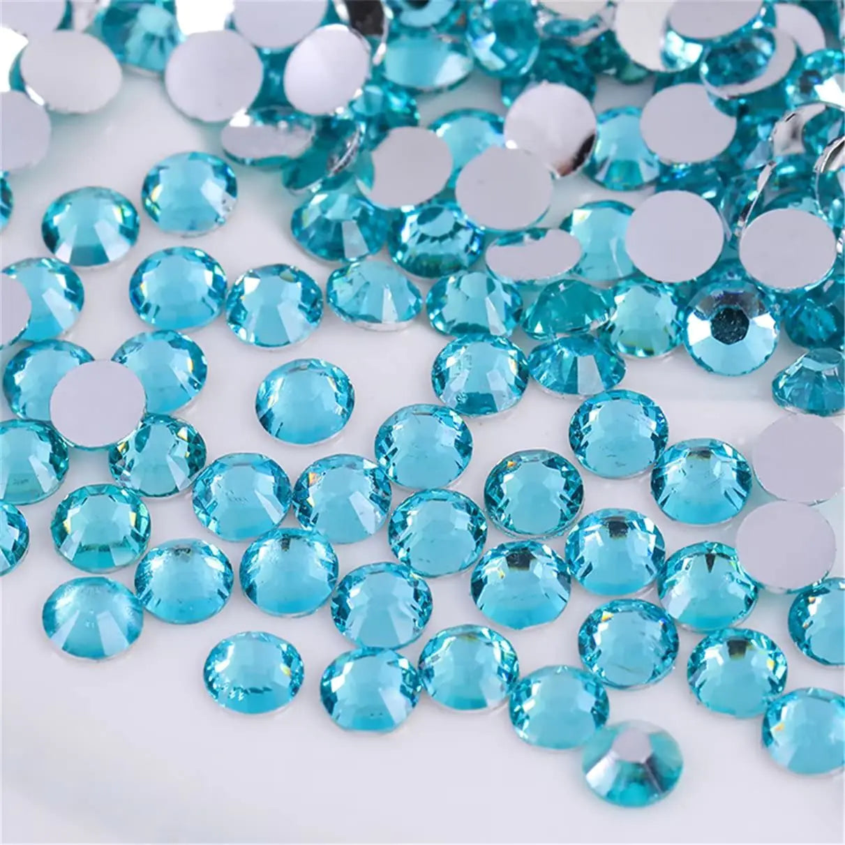 1500 Pieces SS16 4mm Flatback Rhinestones Clear Glass Round Gems Crystals for Nail Art DIY Crafts Clothes Shoes Bags （Crystal Blue） SS16/4mm Crystal Blue